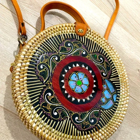 New! Hand-painted Indonesian round shaped woven rattan bag - Picture 1 of 5